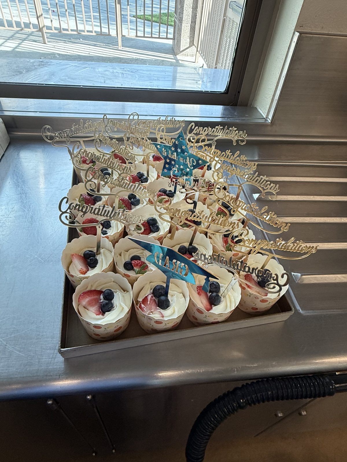 Congratulations cupcakes